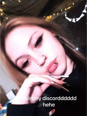 Link in my biooo if it doesn’t work just add me on discord 💕 #fypシ゚viral #ghoddessx #aalaniix #discord #discordgirls #girlsdiscord #snakebites #alt 