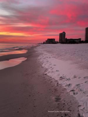 One of my favorite Sunsets in Panama City Beach #panamacitybeach #fyp #sunset #sunsetbeach #sunsetlover #sunsetwalk #beachsunset #beachwalk #beachlifestyle #chasingsunsets #emeraldcoast #gulfcoast #beachtok #wearepcb 