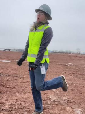 #fitcheck 🥶 20°  @@KEENUtility6” San Jose boots @@AriatFR stretch jeans @@thenorthfacejacket kishigo women’s high-vis vest mechanixwear Body Guard gloves I forgot to mention my FR balaclava that was essential! ##construction##sitevisit##NinjaMobility##injuryprevention##winter##makeworksuckless