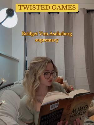 We stan an upside down reader <3 #BookTok #booktiktok #anahuang #twistedgames #bridgetvonascheberg #rhyslarsen #twistedgamesanahuang #anahuangauthor #booktoker #bookish #bookworm #reader #readertok 