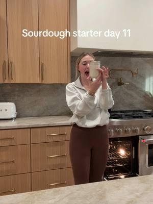 OH MY GOSH BEST DAY YET!!! So after 3 days of growth like this I can bake with it right?? #sourdoughstarter #sourdough #sourdoughtips #sourdoughstarterday11 #sourdoughhelp 