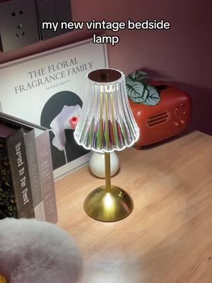 Vintage desk lamp with 3 light modes   #vintsgehomedecor #homedecor #desklamp #rechargeablelamp #rechargeablelights #desklamp #bedsidelamp#TikTokShopLoveAtFirstFind #spotlightfinds 