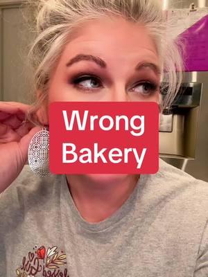 I have questions first. 1.) is that fake paid for? 2.) did I have to pull teeth for info on the cake? 3.) was I your 2nd choice baker? 4.) will you leave me a positive review? 5.) do we mesh as baker/client? #bakery #bakerylife #bakerytok #bakeryowner #fyp #bruh #followme #happyfriday #louisiana #louisianacheck #fridaynight #vibes #mood #foryoupage 