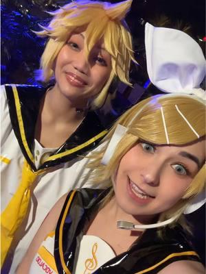 MUHAHA got em @chinatsu baqeela gaming  #twinning #vocaloid #vocaloidcosplay #rinandlen #cosplay #cosplayer #ala #rinkagamine #cosplaygirl #lenkagamine #animememe #animecon #kagaminetwins #kagamine #kagaminelen #kagaminerin #vocaloidrin #vocaloidlen #lenandrin #animelosangeles #animeconvention #rinandlencosplay #kagaminetwinscosplay #rinkagaminecosplay #lenkagaminecosplay #vocaloidcosplayers #cosplayers #twins #ala2025 