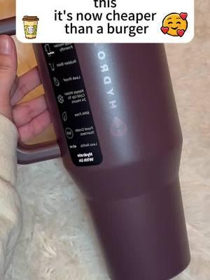 This color is so perfect for fall! 🍁🍂Autumn oak in 32oz! 🤎 @HYDROJUG is my favorite cup by far! And trust me I’ve tried them all! 100/10 highly recommend! 🤎 #hydrojug#autumnoak#32oz#fallcup#nospill#nospill#asmr#fy#fyp#parati 