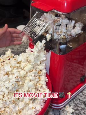 No oil needed! #movietime #popcorn🍿 #movietheaterpopcorn #popcornmachine #affordablepopcornmachine 