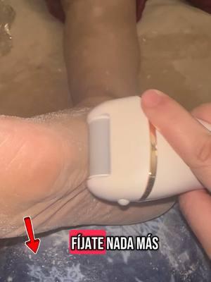 Disfruta de unos pies suaves 🥰🥰 por solo 14.80 😱😱 #fyp #parati #tiktokmademebuyit #tiktokmehizocomprarlo #TikTokShop #spotlightfinds #loveatfirstfind #electricfootfile #footcare #callusremoval   #CallusRemover #pedicuretools 