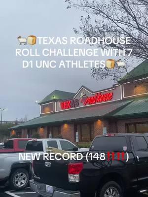 Swimmers can EAT. Those rolls didn’t stand a chance😤 @colin.whelehan  @uncswimdive  #foryou#foryouok #swimming #swimmer #texasroadhouse #texasroadhouserolls 