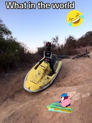 Bamos a la playa 😂 We Found This In The Middle Of The trail😂 #aguiladorara #2025 #live #vamosalaplaya #jetski #mtblife #trail #fun #funnyvideo 