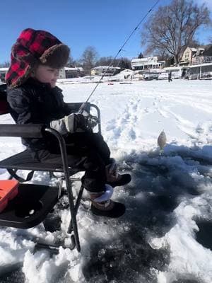 #icefishing #fishing #itwasgoodtoseeyousmile #michiganicefishing #fishtok #fishing 