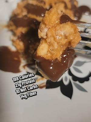 Peanut Butter Cereal Treats #proteinsnack #treat #lowcalorie #lowcarb #protein #fiber #peanutbutter #Marshmallow #Cereal #cerealtreats #proteincereal #magicspoon #choczero #devotionnutrition #untilitsdone #craving #texture #taste #sweet #crunchy #recipes #cookwithkat #massfollowing #fullmoon  #itskatrinachristine #365project #365recipes @Devotion Nutrition Protein @ChocZero Chocolate @Magic Spoon 