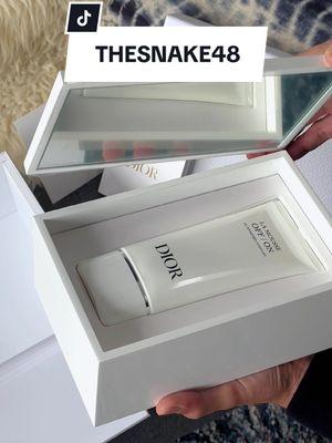 Unboxing new Dior Lunar New Year gift with code (USA) #diorbeauty #dior #diorunboxing #vanitybox #skincare #diorloyaltyprogram #diorpromocode #diorlunarnewyear #diorholiday #diorpackaging #chinesenewyear #lunarnewyear #freebies #unboxing #zthology #gwp #mirror #jewelrybox 