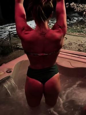 #CapCut #muscles #musclemommy #flex #gymgirlsoftiktok #backshots #hottub 