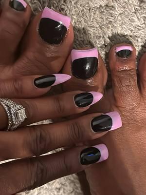 Likeeee🥹🙄🖤🎀🖤🎀🖤🎀🖤🎀 #pinkandblackfrench #manicure #pedicure #lovemynails  #emo #nails #rockstar #christian