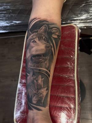 #wolf #wolfTattoo #femaleTattooArtist #quarterSleeve link in #instagram #bio for appointment 