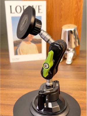 The suction power of this robotic arm phone holder is really amazing.#carholder #bathroomholder #phoneholder #magneticholder #kitchenholder #fyp #cars #TikTokShop