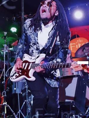 #CapCut #music #musician #performer #performance #entertainer #entertainment #AAPI #iamamusician #adayinmylife  #worklife #workflow #grind #stayready #guitar #guitartok #guitarist #sunglasses #stage #locs #blazer #whiteshirt #lights 