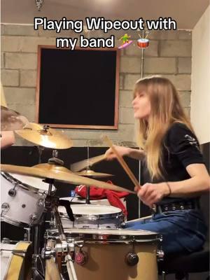 Wipeout at band practice 🏄‍♀️🥁(haven’t played on an acoustic set in months 😂) #LIVEhighlights #TikTokLIVE #LIVE #wipeout #bandpractice #tomtom #drumming 