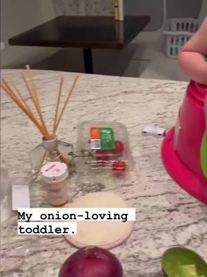 Throwback to when Jack wanted onions as a snack!! #num #onions #toddlermom 