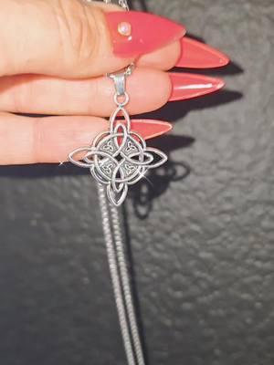 #amuletos #NewYearNewAura #witchknot #rituales #witchythings #witchyvibes #hecate #nudodebruja #witchcraft #witchtok #witchyjewelry 