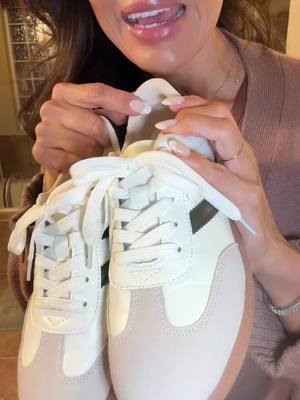 These are rhe cutest litle trendy sneakers!  I love the black ans white color blocking!  👌🏽✅🤩 #trendingsneakers  #tiktokshopfinds  #tiktokfashion  #musthaves  #shoesfromtiktokshop 