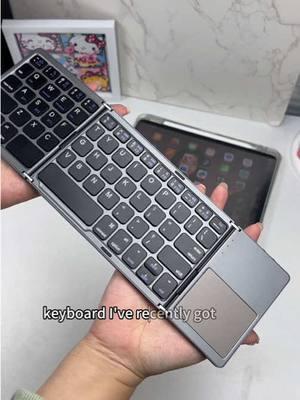 You need this keyboard!#foldingkeyboard #bluetoothkeyboard #wirelesskeyboard #keyboard #fyp #tkiktokmademebuyit #usa🇺🇸 