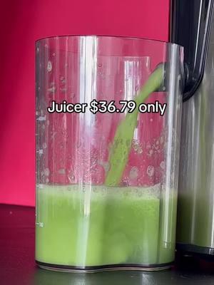 Extracting cucumber fresh juice with this juicer machine #juicer #juicermachine #juiceextractor #TikTokShop #tiktokmademebuyit #cucumberjuice #juicing 