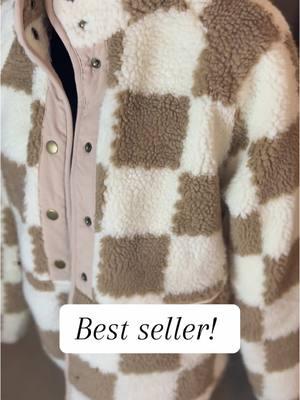 Best seller for a reason! #womensfashion #womensjacket #womenscoats #checkerprint #tiktokmademebuyit 