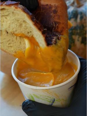 WILLIAMSBURG BK!!! DANG! It’s COLD outside! Warm those bones up with our  Tomato Soup!!! ALSO with Cheezy Bread!!! We also got that Butternut Squash soup!!! Who wouldn’t like that??!!??!! See ya soon! 📍 Mission Sandwich, Williamsburg BK #soupgoals #williamsburgbrooklyn #sandwich #nyc #missionsandwich #soup #fyp 