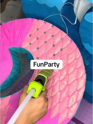 #pinatamaker #pinata #funparty #custompinata #diypinata #diypartyfavors