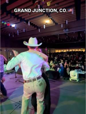 Y ahora vamos a bailar la danza del coyote sin parar, con un brinquito para allá y otro brinquito para acá 💃🏻🕺😍🎷🇺🇸 #lazendanorteña #lazendalive #reels #huapangos #lazenda #norteña #usa #colorado #grandjunction #grandjunctioncolorado