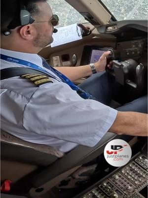 Silkway 777 to Dubai. Full video in Bio #pilot #pilotlife #boeing777 #avgeek 