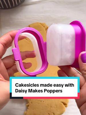 It’s so worth it!!!!  Here I’m using size “Medium” and I find it to be the perfect size for my #cakesicles  If you have trouble with cakesicles, I guarantee you’re going to fall in love with them once you start using @Daisy Makes  #cakepoks #daisymakespoppers #cakesicles101 #chocolatetreats #chocolate #treats #diyrreats #DIY 