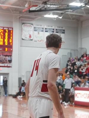 He hammered that😳 #highschool#basketball#metamora#illinois#metamorabbb#dunk#hammer#hype#hops#vertical#big#man