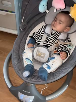 Se quedó dormidito bien rápido 🥹🥰 #babyswing #joolbaby #joolbabyswing @Jool Baby #babyproduct #babymusthaves #momlife #babyboy #baby #novaswing 