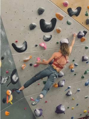 go find me on insta @climbingchelchel 🥹🫶🏼 #bouldering #climbing #climbtok #girlsboulder #girlclimber #boulderingtiktok @Soul Fire Apparel Co 