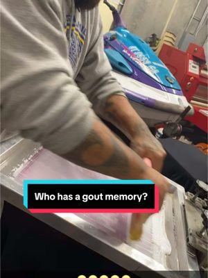 Even with the G Unit he still would work 😂🤣 love this guy! #memorylane #tongan #tshirtbusiness  #designer #talavou #funeral #shirts #gout #funnyvideo  #fyp  #tonga #problem 