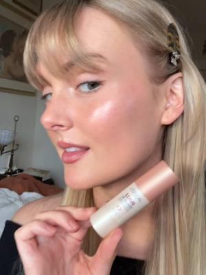 This was my first impression & it’s around 10-12 dollars! Nearly identical to the glossier superdew and the merit highlighter sticks @loréal paris usa #highlighter #makeupfirstimpression 