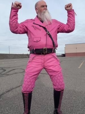 I like PINK!! #pinkleather #pink #realmenwearpink #ohhi #weekendfun #letsgo #itsnotgoodbye #leather #lifestooshortnottohavefun #unicornofdoom 