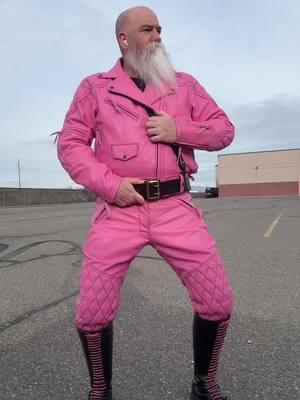 My milkshake brings all the boys to the yard…. #pink #thirsty #imadork #goofygoober #lifestooshortnottohavefun #realmenwearpink #unicornofdoom 