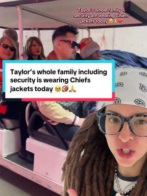 #greenscreen Taylor Swift’s whole family is wearing Chiefs jackets today 🙏🥹🚨❤️ #taylorswiftchiefs #taylorswiftchiefstexans #chiefsvstexans #swifties #taylorswiftchiefsplayoffs #nflplayoffs2025 