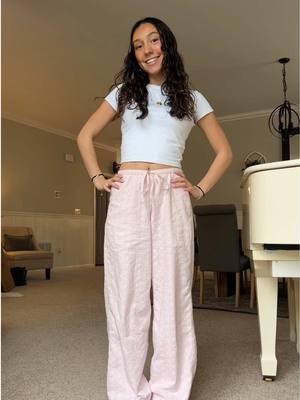 my fav pants:) I put the exact ones in my hollister storefront and use code HCOHUB for 15% off🌸✨🌷 @hollister #hollisterpartner #hollistercode #hollistercode2025 #hollisterpinkpants #pinkpants #springoutfitinspo  