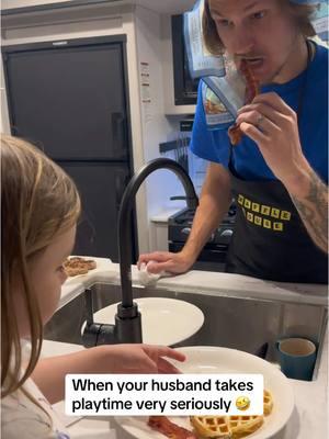 “That’s the Waffle House experience”🤣 #wafflehouse #foyou #fyp #fypシ #viral #xybca #foryourpage #fypシ゚viral #husbands #girldad #comedy #funny #popular #dads #fypviral 