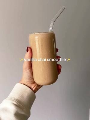 Vanilla chai smoothie 🤎 20g of protein + all the warm cozy flavors for these chilly January days ❄️🧸 save this post so you can make it later + follow for more healthy recipes!  1 frozen banana 1/2 cup frozen riced cauliflower 1 cup almond milk 1/2 cup chai tea concentrate 1 scoop protein powder (I used vanilla chai but vanilla would also work) 1/2 tsp cardamom . #smoothierecipes #healthyrecipes #healthysmoothies #proteinsmoothies #proteinsnacks #smoothierecipe