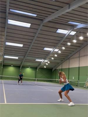 Working on body transfer and stepping in to the ball 🎾  #fyp #fy #tennis #tennisplayer #tennistiktok #tennislife #nike #wilson #tennisdrills #practice #teqnique #technical #backhand 