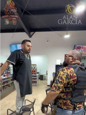 Hombres presuntamente peligrosos intentan estafar y extorsionar a dueño de taqueria.            #Fakeguns #parody🏆  #comedia #falso #actuacion #dallastx #taco #tacos #elotesmexicanos #navarretesshowofficial @ElotesElreyno 