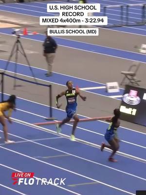 High School NATIONAL RECORD 🚨 Bullis School (MD) beats the mixed 4x400m U.S. high school record by nearly 10 seconds, winning at the VA Showcase in 3:22.94. Quincy Wilson, who finished second in the 500m yesterday, splits 46.33 seconds on the opening leg #fyp #vashowcase2025 #trackandfield #4x400m #quincywilson #bullisschool 