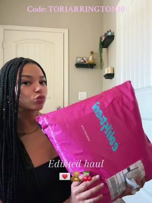 OBSESSED @edikted😍  Use code: TORIARRINGTON10 #edikted #ediktedad #ediktedoncampus #haultok🛍 #hauls  #microinfluencer #fyp #foryoupage #clothinghaul #cuteoutfits  