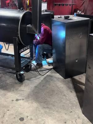 Putting the final touches on a 24”x48” Offset.  ⁣ .⁣ .⁣ .⁣ .⁣ .⁣ #lonestargrillz #lonestargrillz #lowandslow #lowandslowbbq #madeintexas #madeintheusa #manmeatbbq #meat #meatlover #meatlovers #metalart #offsetsmoker #outdoorcooking #patience #pit #pitmaster #pork #pulledpork #smoked #smokedfood #smokedmeat #smoker #spareribs #steak #streetfood #supportsmallbusiness #tasty #texasbbq #woodfired #ｂｂｑ 