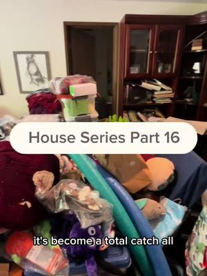 House Series Part 16: Guest Bedroom. Struggling with chronic clutter? Book a virtual 1:1! #Organizing #organizingtips #declutter #decluttering #decluttertips #declutterwithme #professionalorganizer #decluttercore #decluttercoremethod #howtodeclutter #howtoorganize #cleaning 